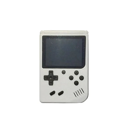 Um console de jogo pequeno portátil vermelho retrô clássico para crianças com centenas de carregamento de jogo pode ser conectado à TV